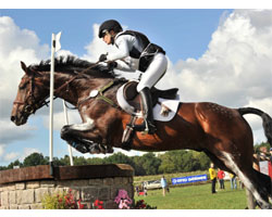 Julia Mestern - hier mit FRH Schorsch - ist in Italien mit dem Trakehner Halimey Go gestürzt  und wird jetzt in Deutschland operiert.